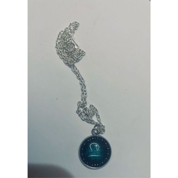 Libra glow in THE DARK ZODIAC HOROSCOPE STAR SIGN NECKLACE - Picture 2 of 13